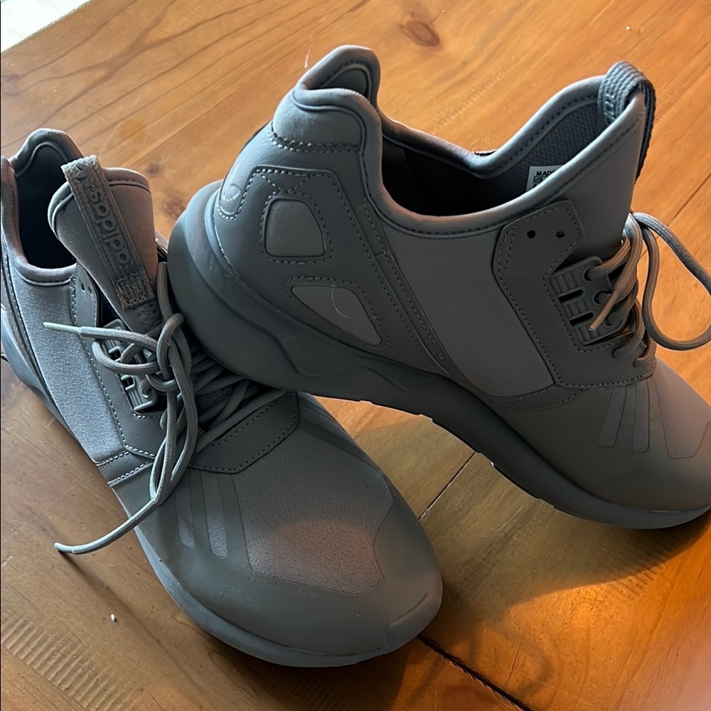Adidas Gray Athletic Sneakers Sleek Design